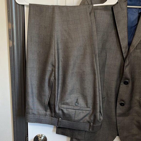 Mens Suit - Picture 2 of 4